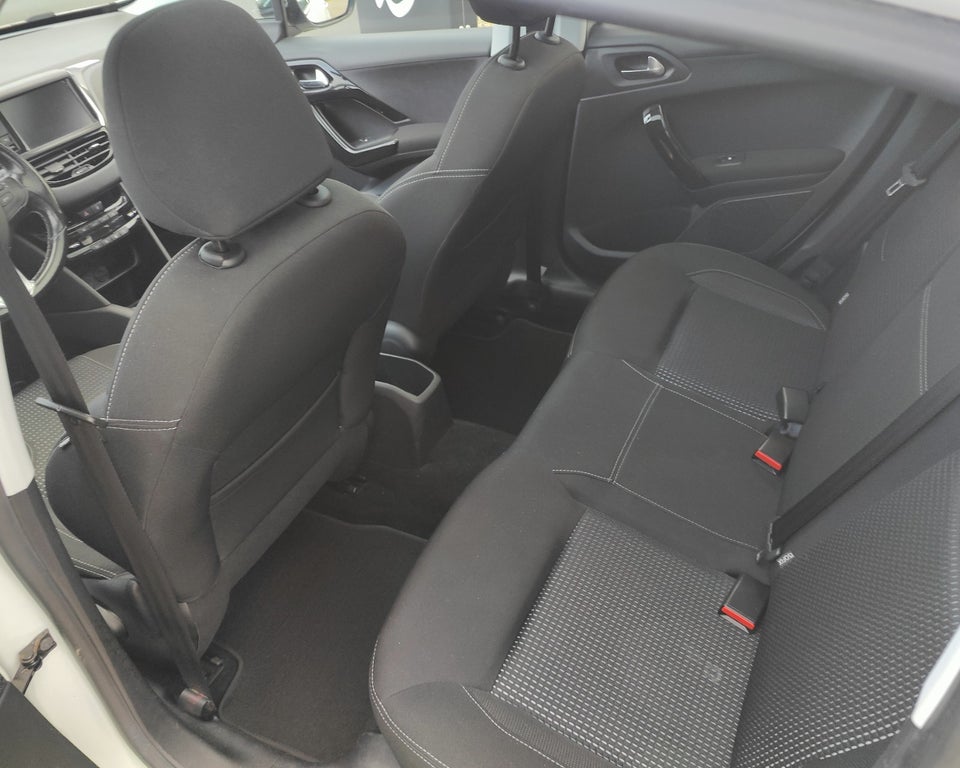 Peugeot 208 1,6 BlueHDi 100 Allure Sky 5d