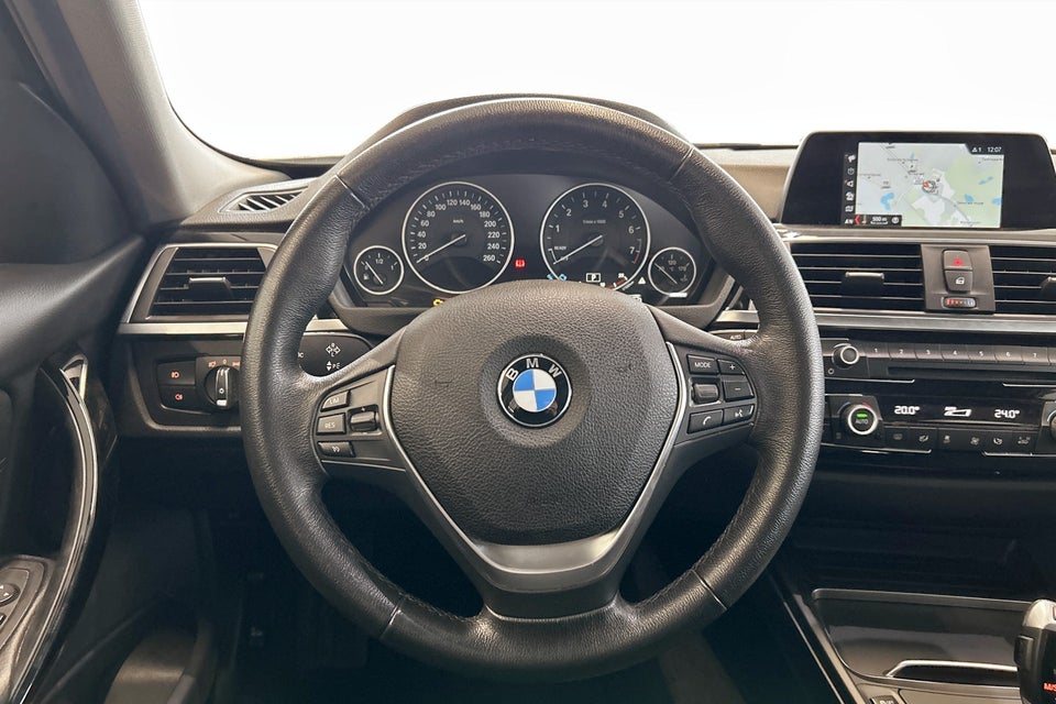 BMW 320i 2,0 Touring Executive aut. 5d