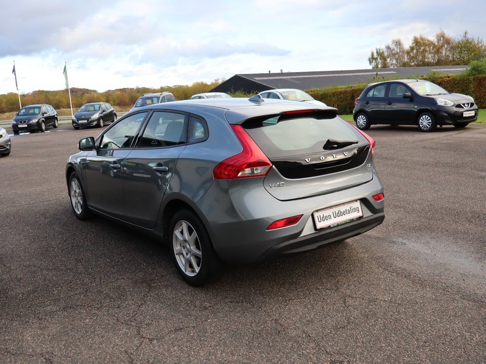 Volvo V40 2,0 D2 120 Momentum Eco 5d