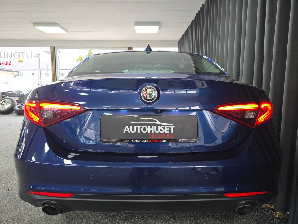Alfa Romeo Giulia 2,0 T 200 Edizione aut. 4d