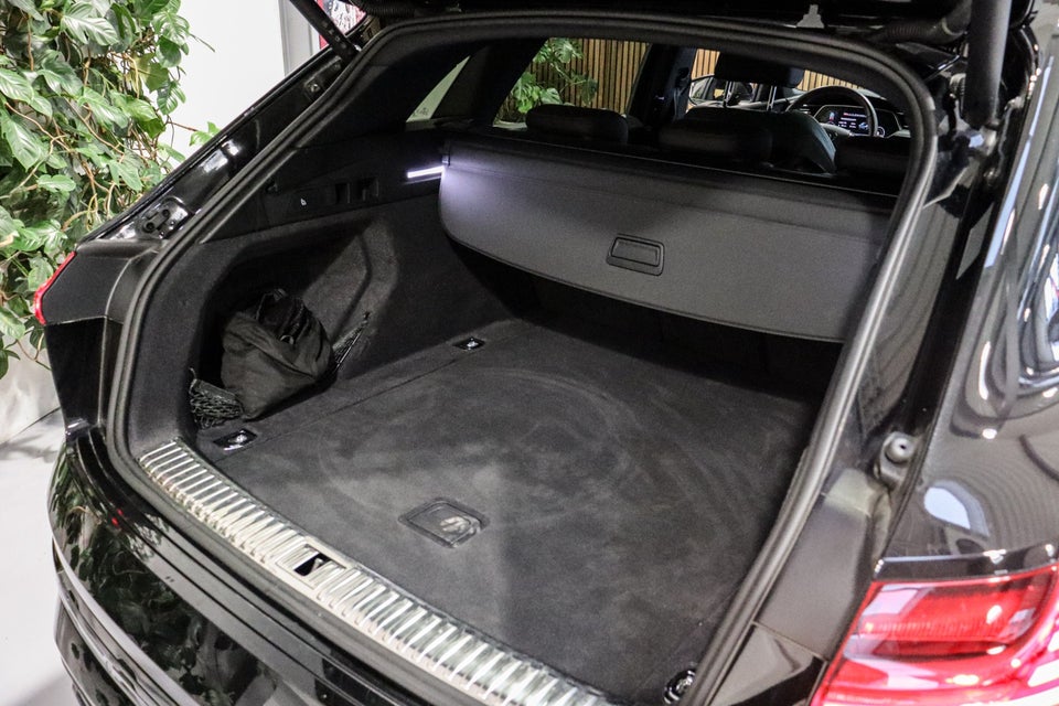 Audi Q8 e-tron 55 S-line quattro 5d