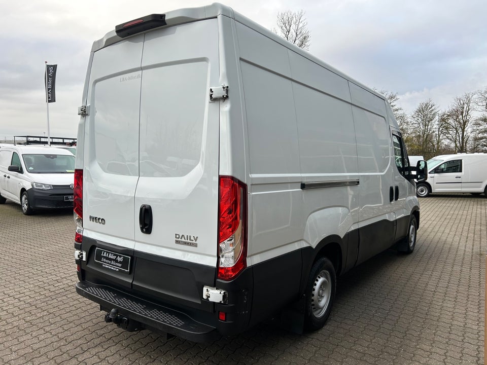 Iveco Daily 2,3 35S16 12m³ Van AG8