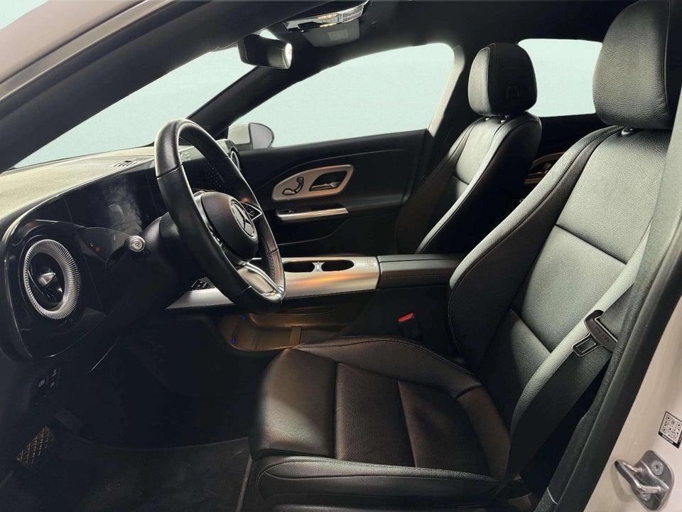 Mercedes CLA350 electric 4Matic 4d