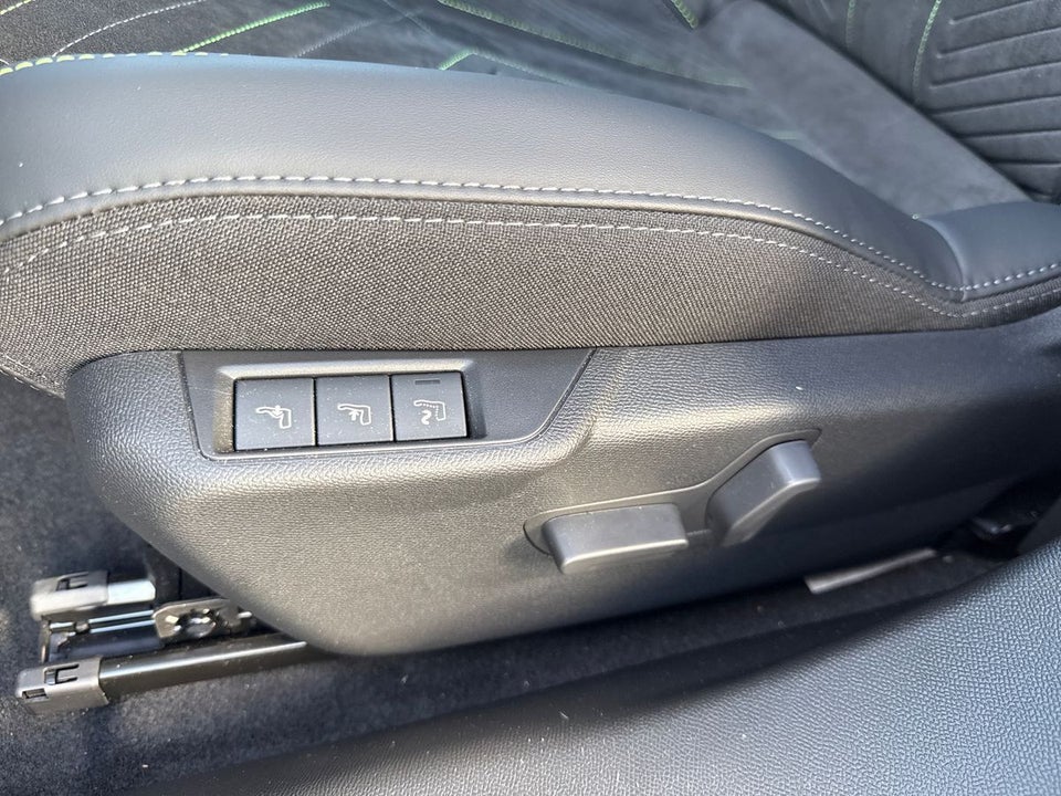 Peugeot e-2008 54 GT 5d