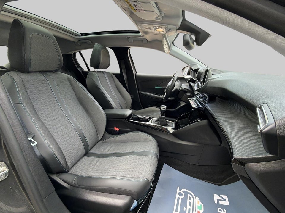 Peugeot 208 1,2 PureTech 100 Allure Sky 5d