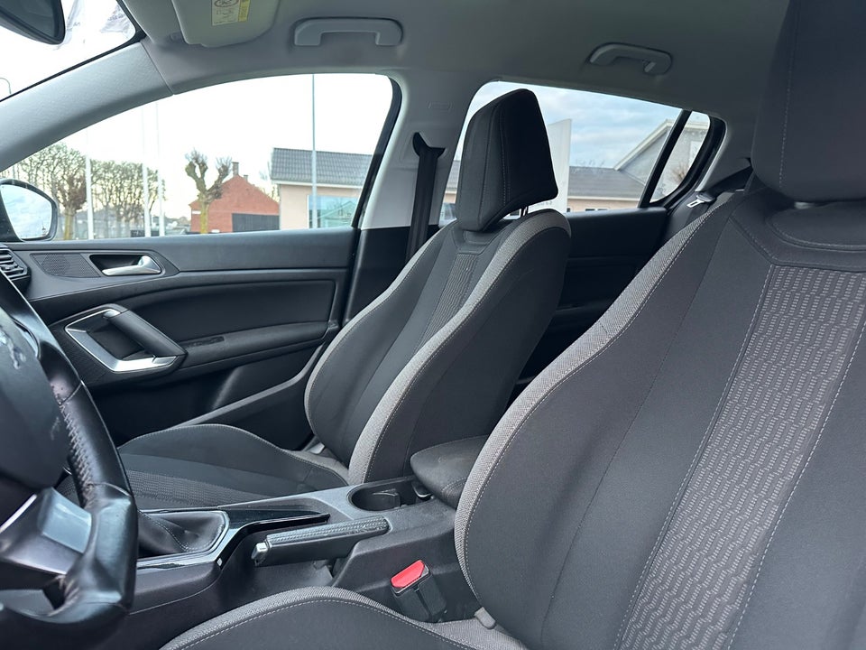 Peugeot 308 1,2 e-THP 130 Style 5d