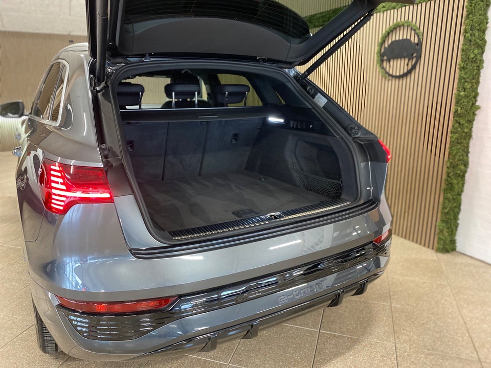 Audi Q8 e-tron 55 S-line quattro 5d