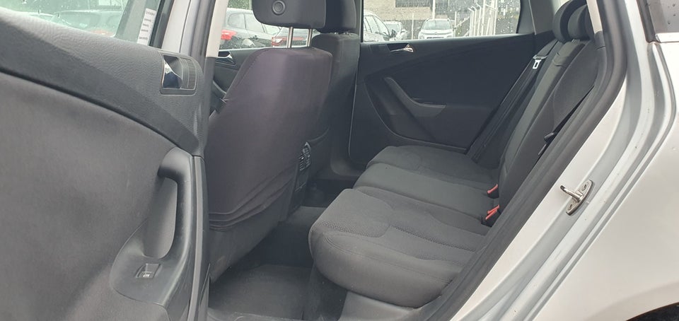 VW Passat 1,6 FSi Comfortline Variant 5d