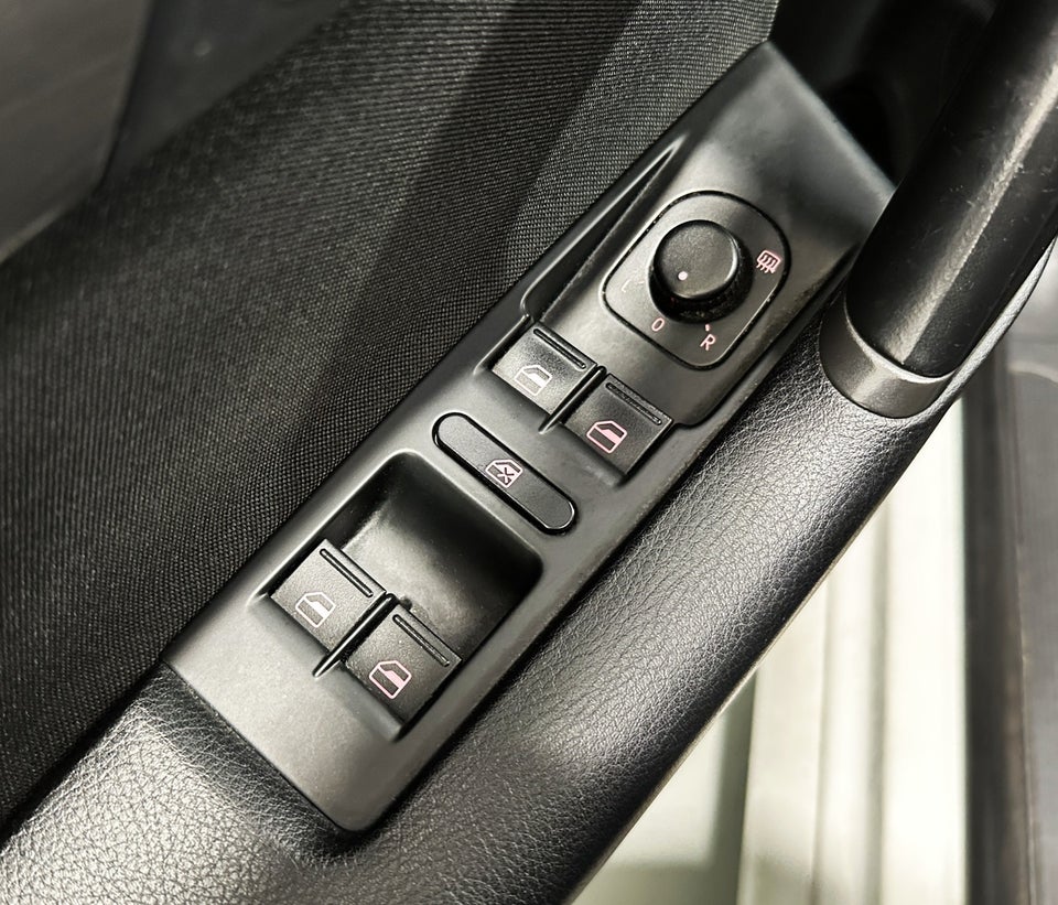 VW Passat 2,0 TDi 140 Comfortline DSG BMT 4d