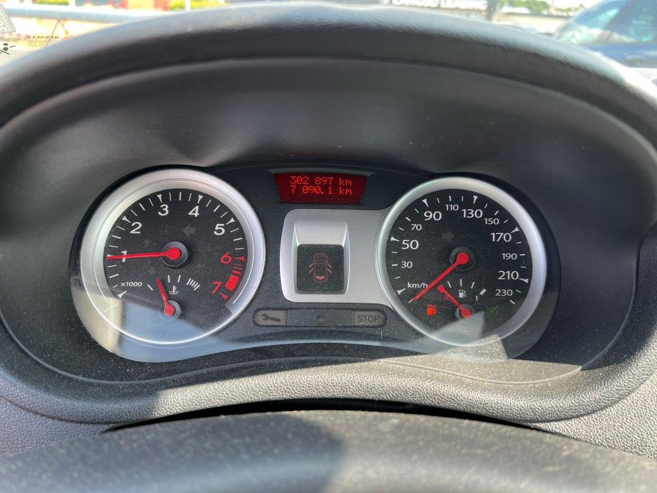 Renault Clio III 1,2 16V TCe Expression 5d