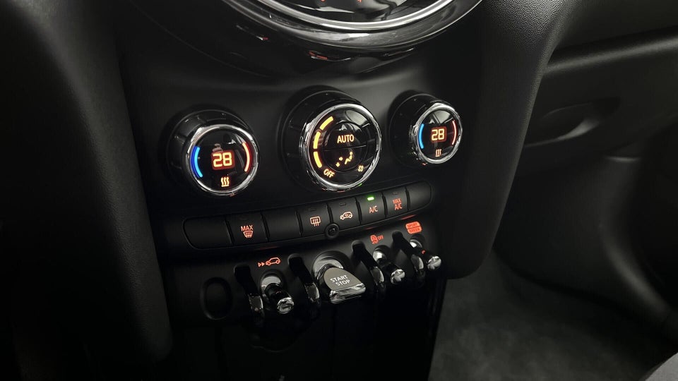 MINI Cooper SE Essential 3d