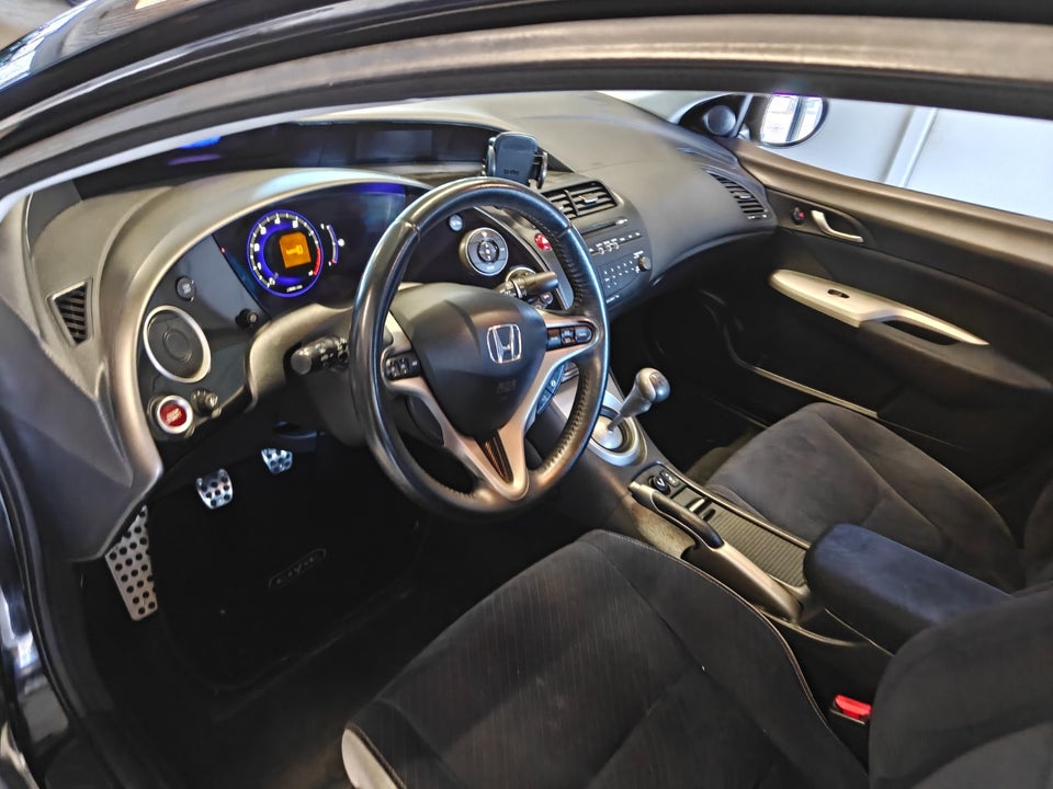 Honda Civic 1,8 Executive 5d