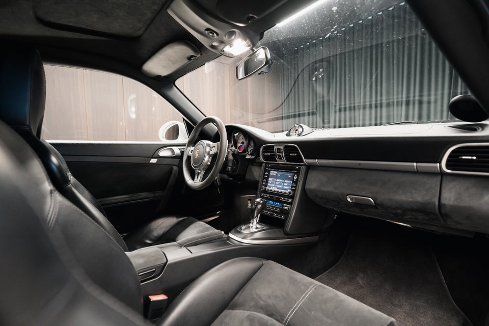 Porsche 911 Carrera 4 GTS 3,8 Coupé 2d