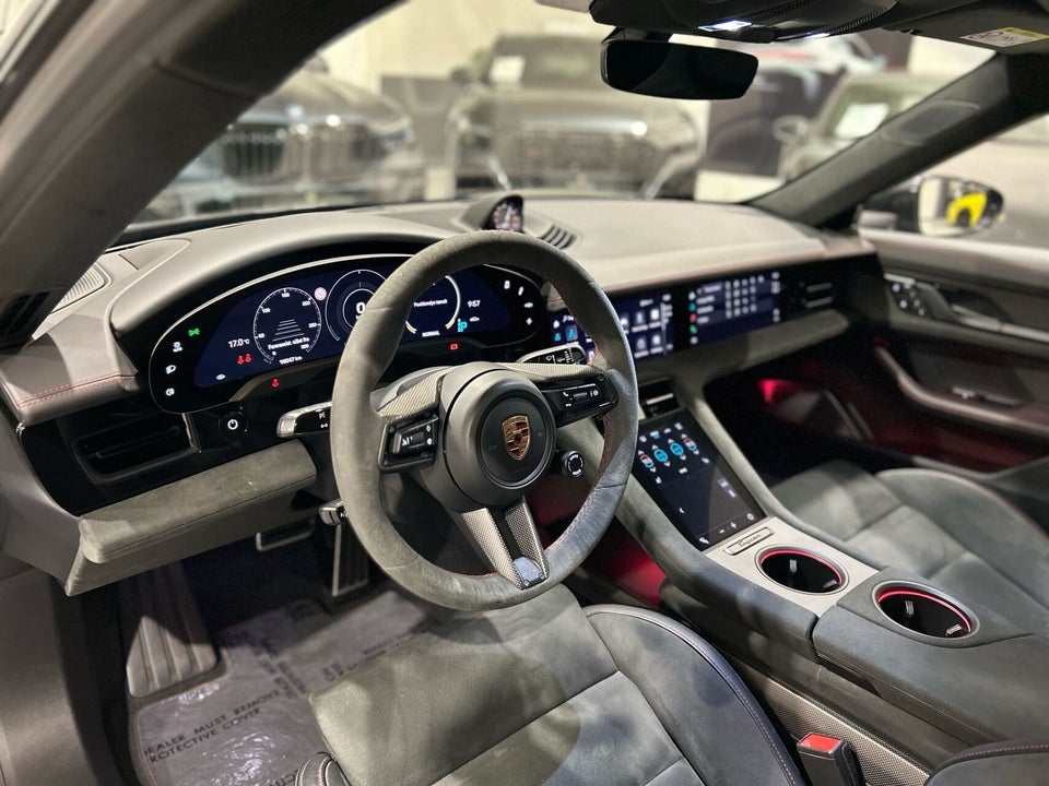Porsche Taycan GTS Performance+  4d