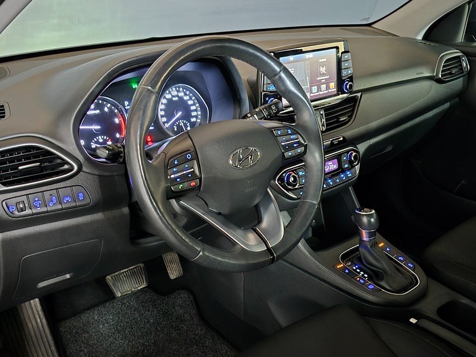 Hyundai i30 1,6 CRDi 110 Trend DCT 5d