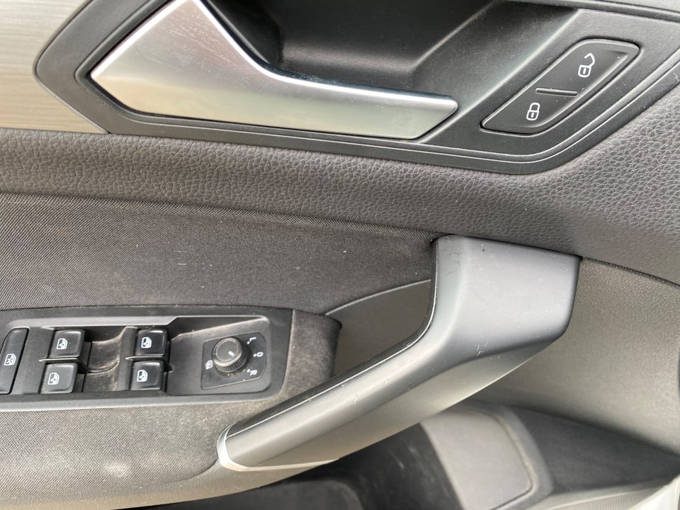 VW Touran 2,0 TDi 115 Comfortline DSG Van 5d