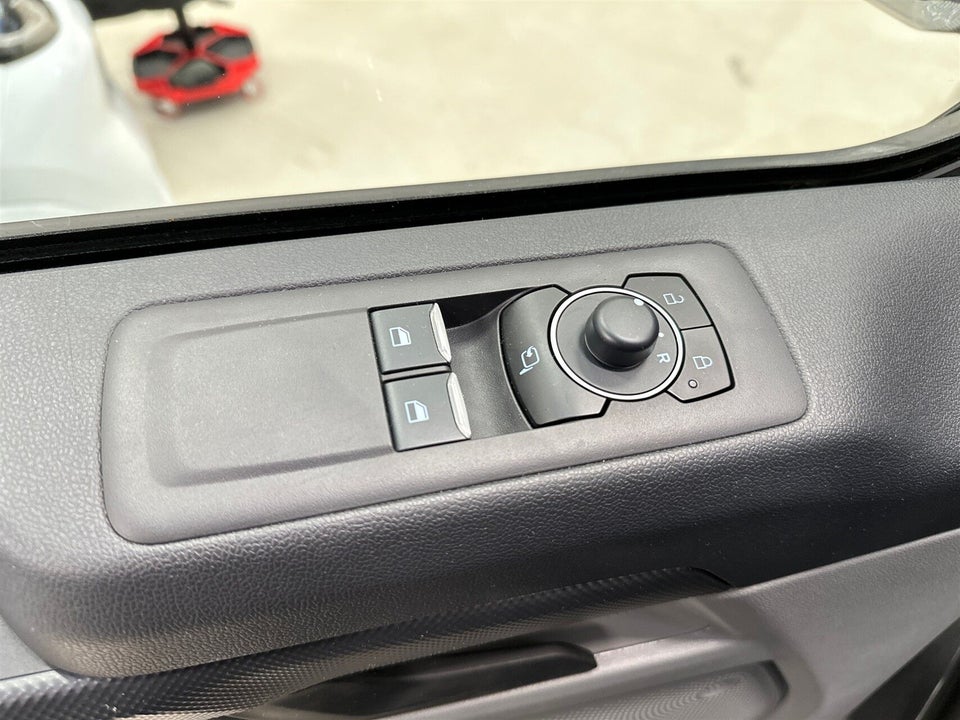 Ford Transit Custom 320L 2,0 EcoBlue Limited aut.