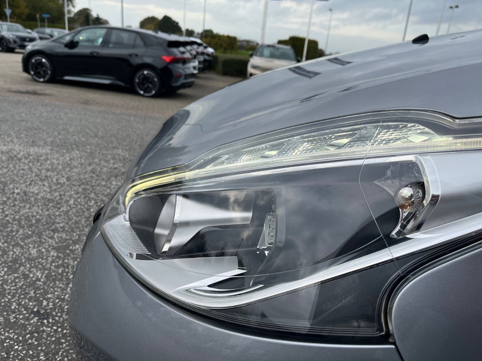 Peugeot 208 1,2 PureTech 82 Signature Sky 5d