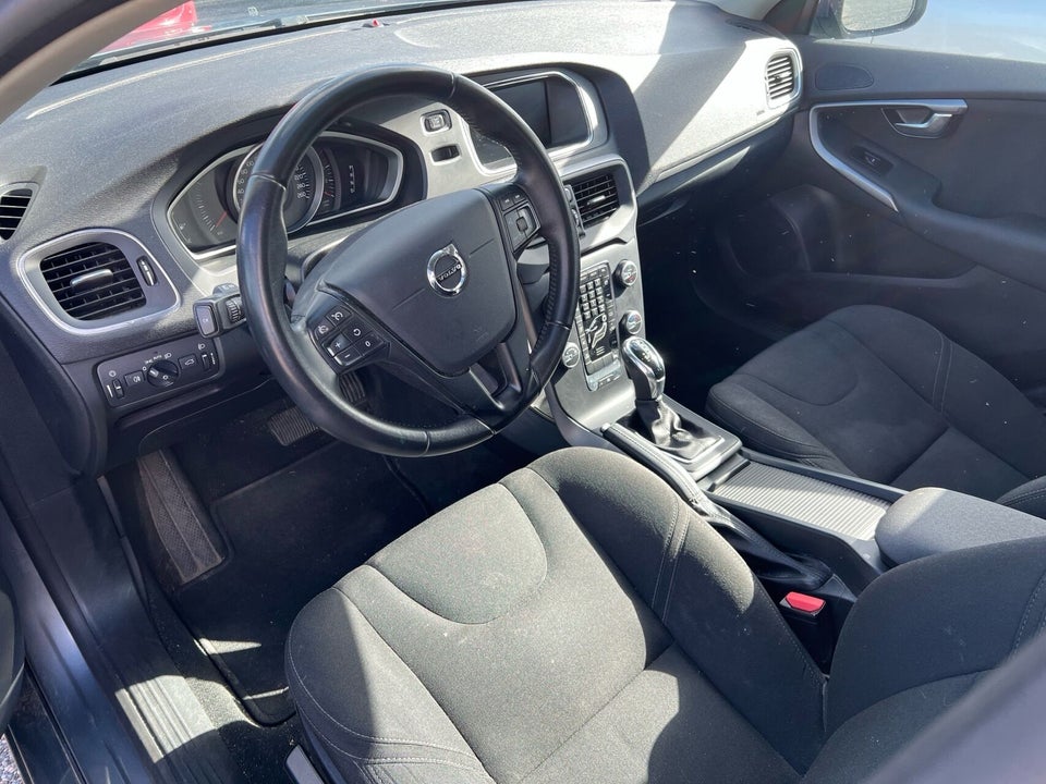 Volvo V40 2,0 D2 120 Kinetic aut. 5d