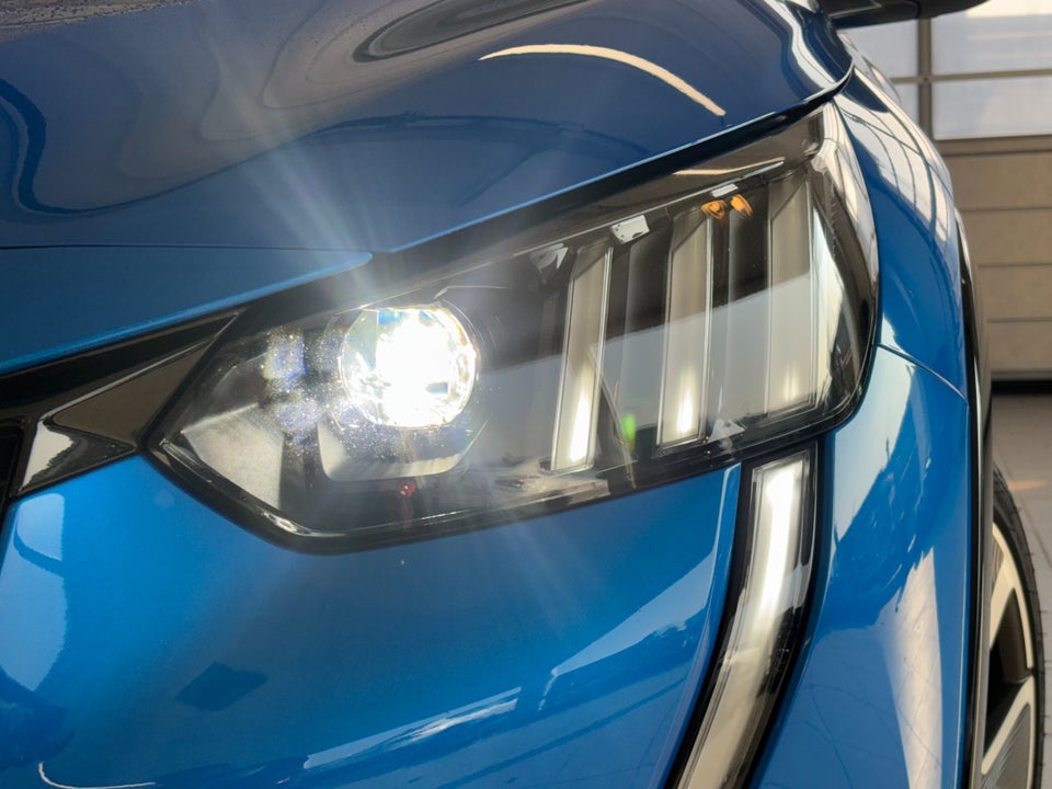 Peugeot e-208 50 GT 5d