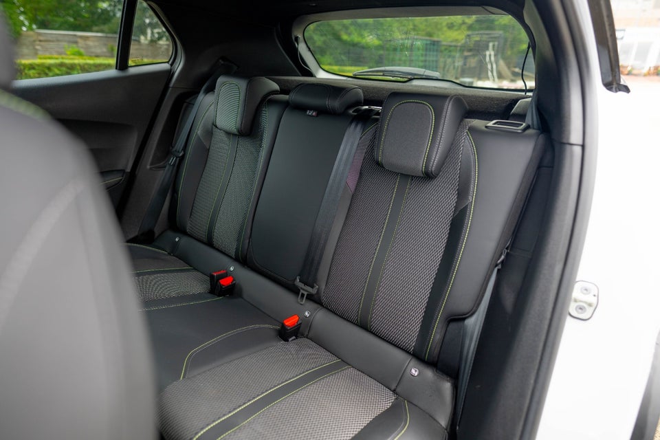 Peugeot e-2008 54 GT 5d
