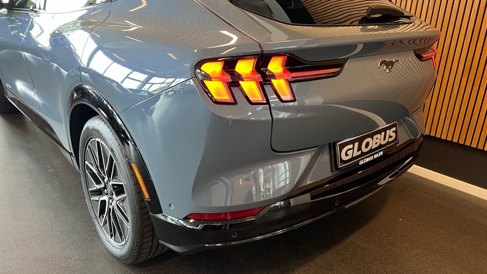 Ford Mustang Mach-E 73 Premium Standard Range AWD 5d