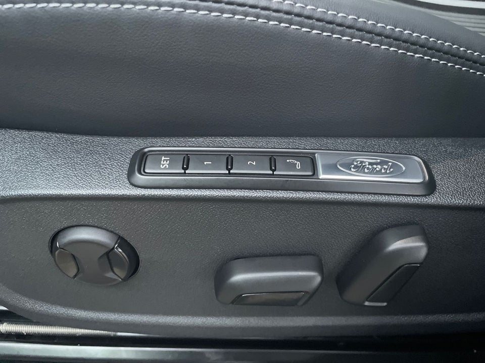 Ford Capri 82 Select Extended Range 5d