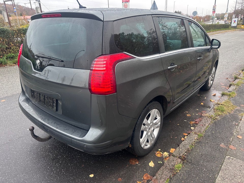 Peugeot 5008 1,6 HDi 110 Premium 7prs 5d