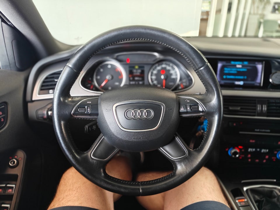 Audi A4 2,0 TDi 136 S-line Avant 5d