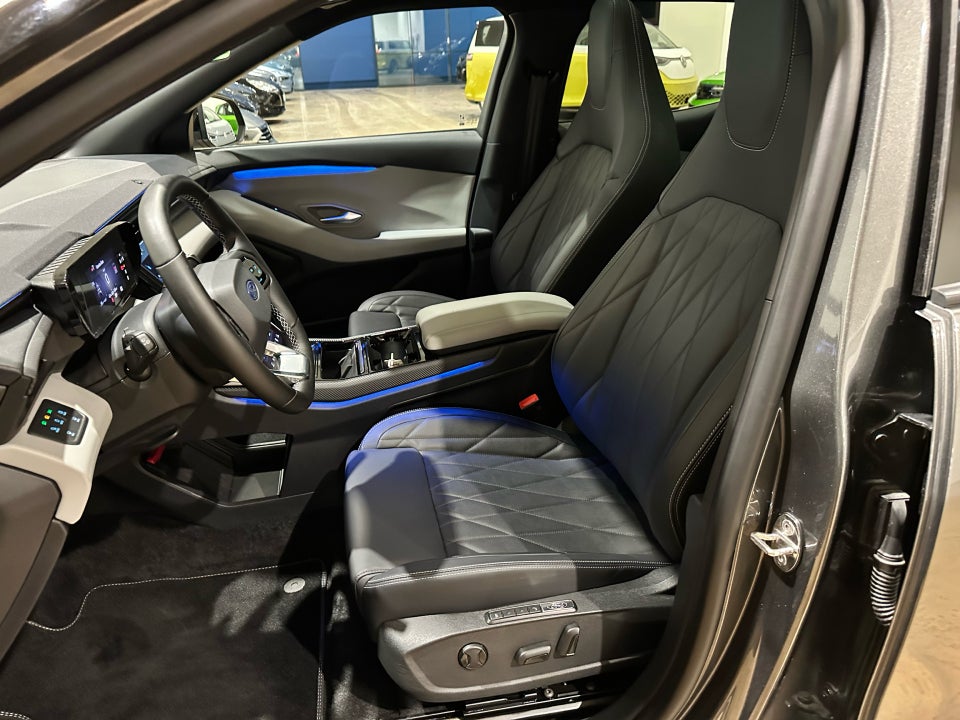 Ford Explorer 82 Premium Extended Range 5d