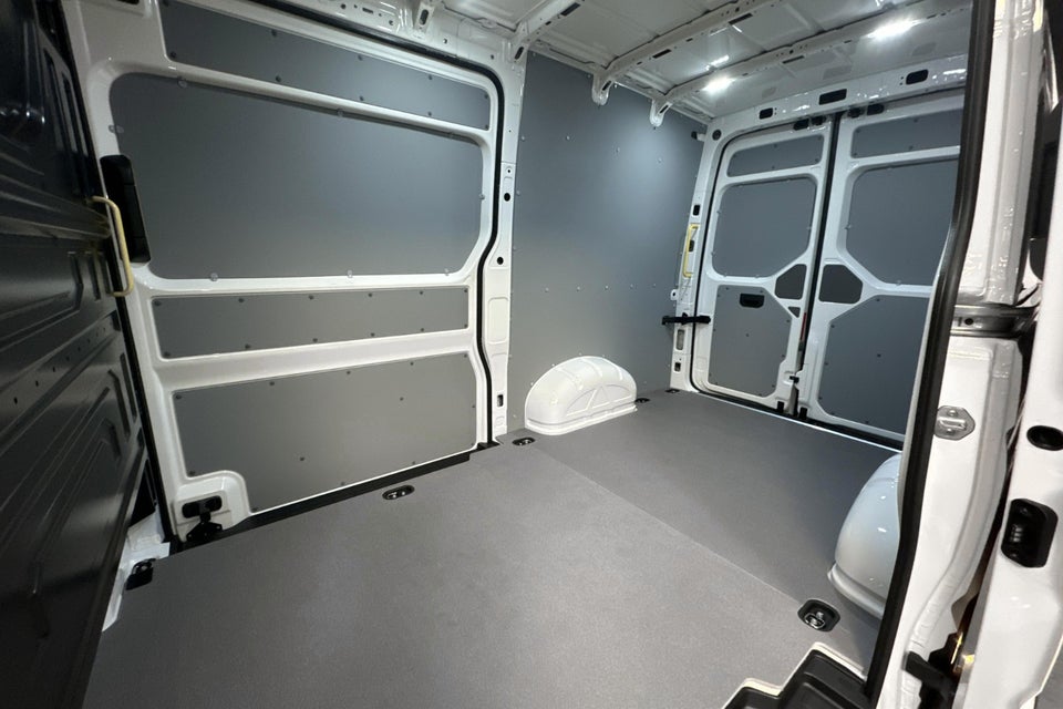 VW Crafter 35 2,0 TDi 177 Kassevogn L3H3 aut.