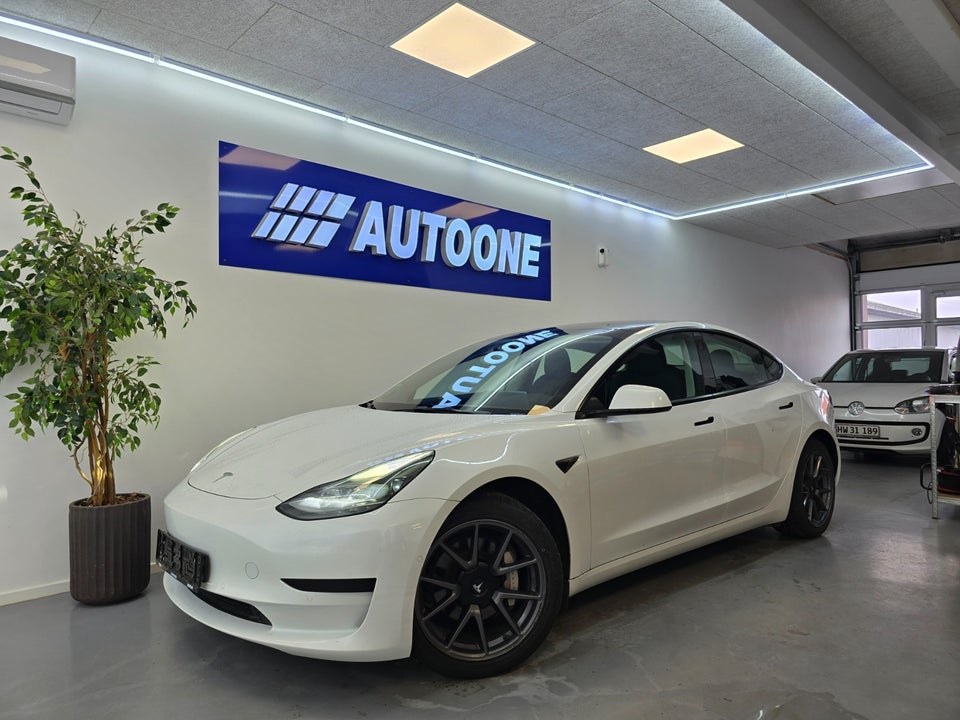 Tesla Model 3 RWD 4d