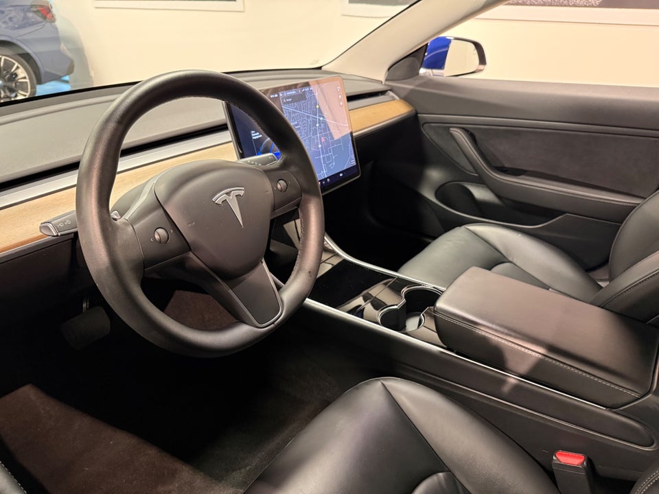 Tesla Model 3 Standard Range+ RWD 4d