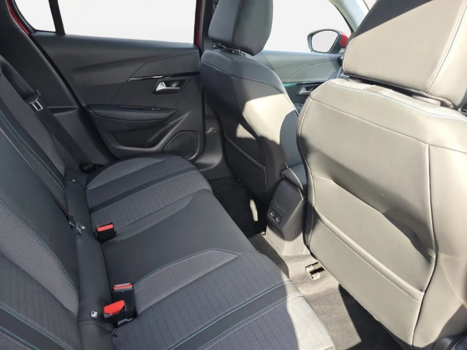 Peugeot 208 1,2 PureTech 100 Allure Sky 5d