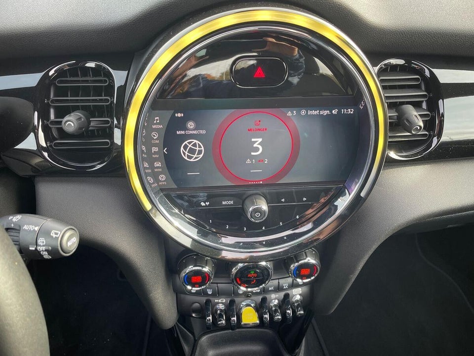 MINI Cooper SE Essential 3d