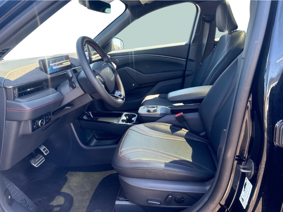 Ford Mustang Mach-E 98 Premium Extended Range AWD 5d