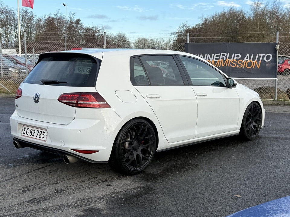 VW Golf VII 2,0 GTi DSG BMT 5d