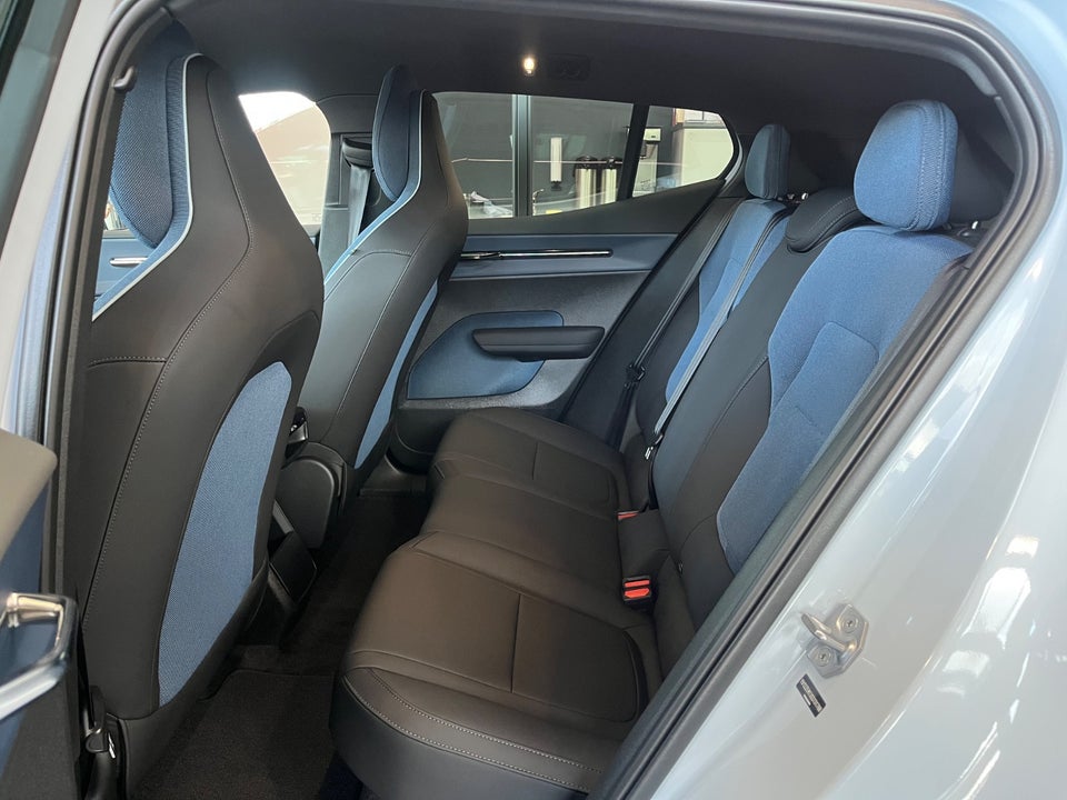 Volvo EX30 Standard Range Plus 5d