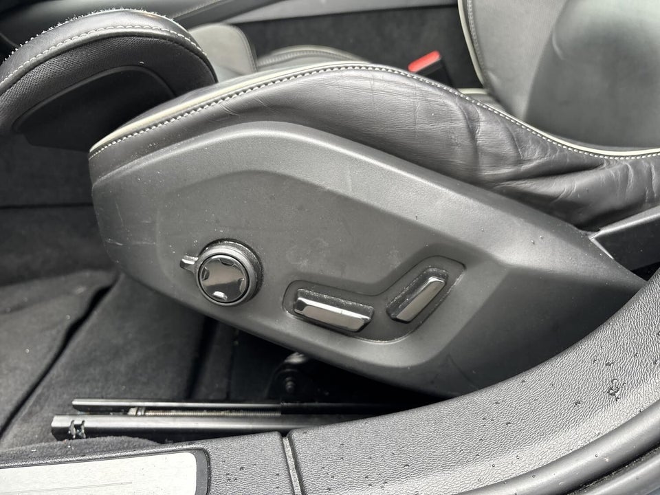 Volvo V60 2,0 T6 ReCharge Ultimate Dark aut. AWD 5d