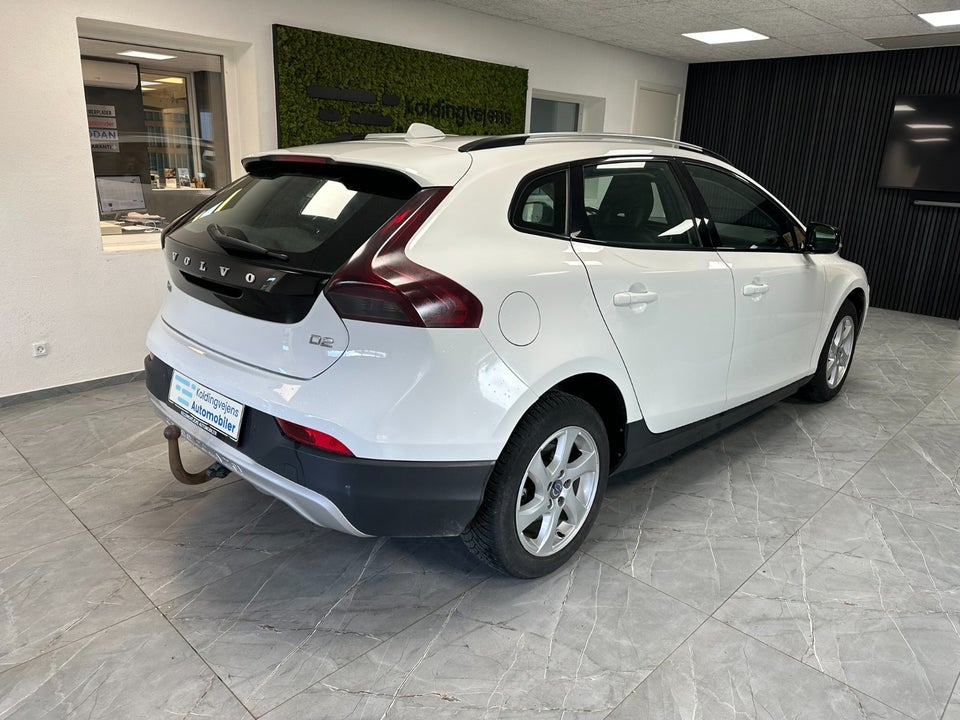 Volvo V40 CC 1,6 D2 115 Summum aut. 5d