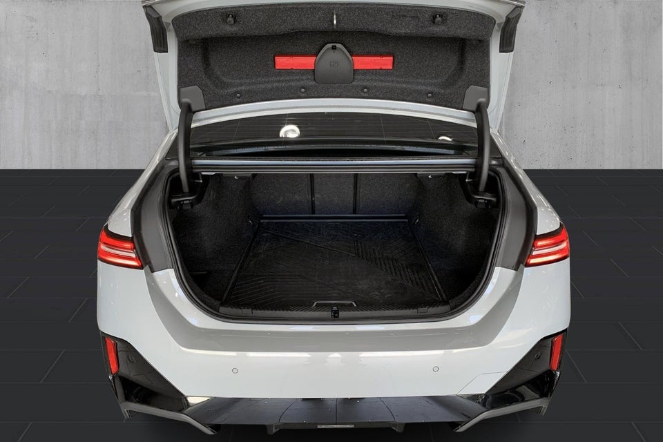 BMW i5 eDrive40 M-Sport 4d