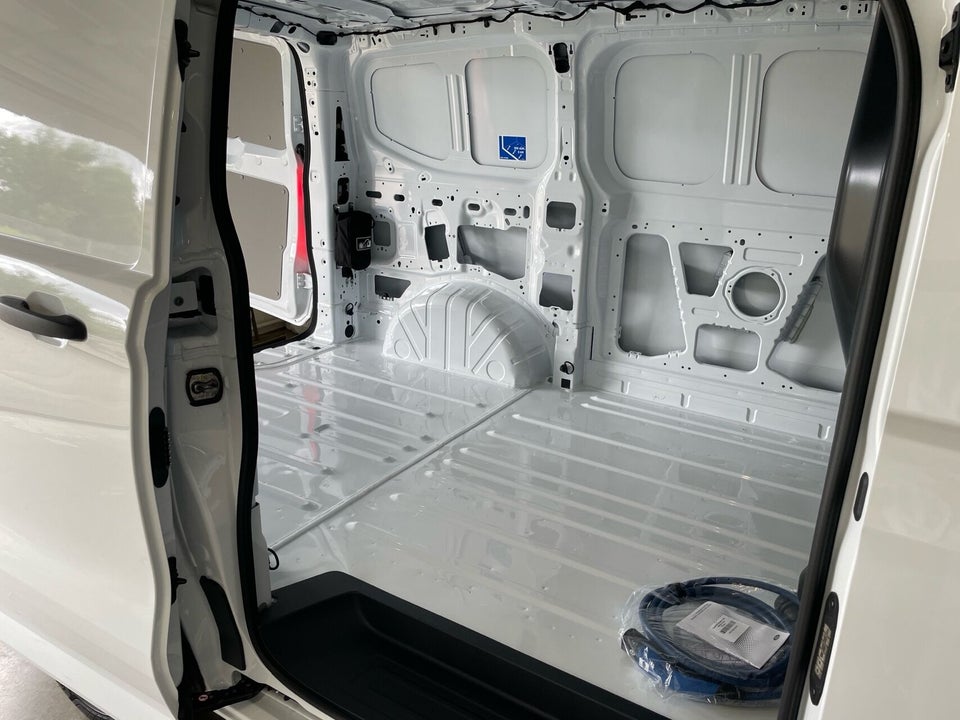 Ford E-Transit Custom 320 L1 64 Trend