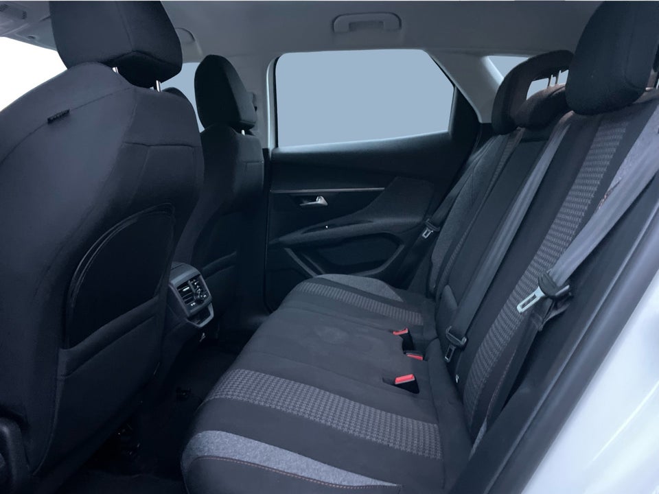 Peugeot 3008 1,2 e-THP 130 Active 5d