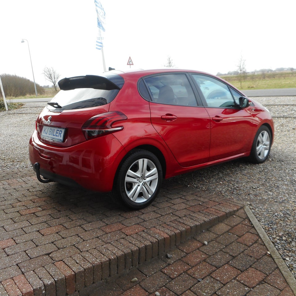 Peugeot 208 1,5 BlueHDi 100 Signature Sky 5d