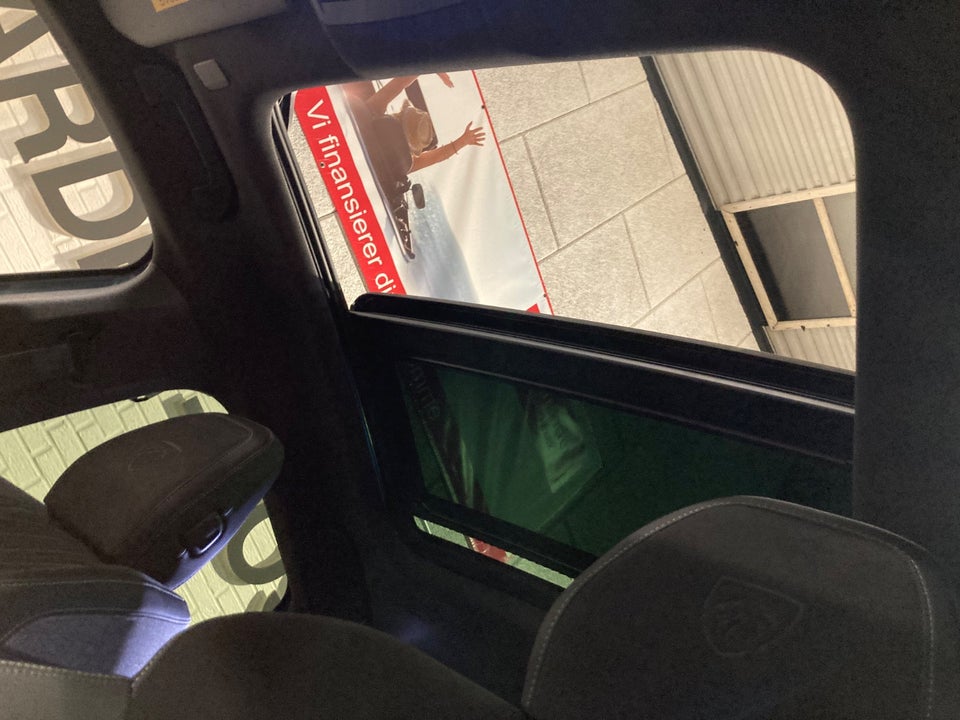 Peugeot e-3008 77 GT 5d