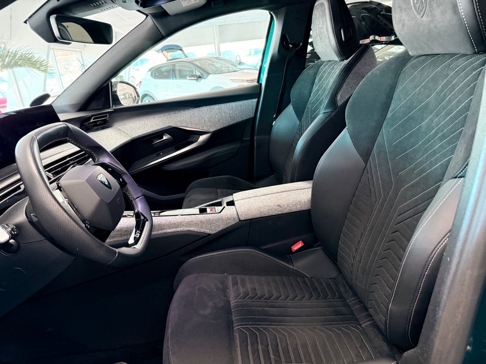 Peugeot e-3008 77 GT Pack 5d