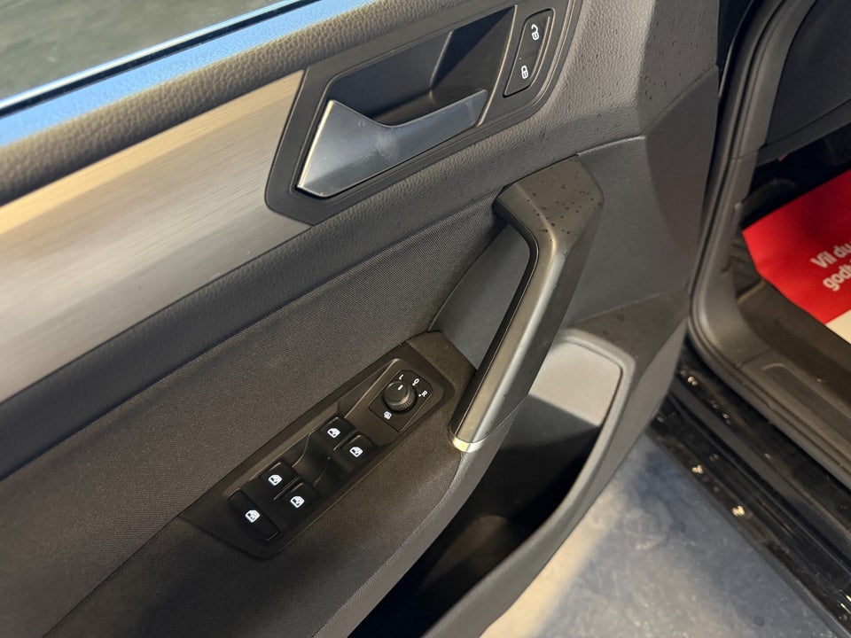 VW Touran 1,6 TDi 115 Comfortline Connect DSG 7prs 5d