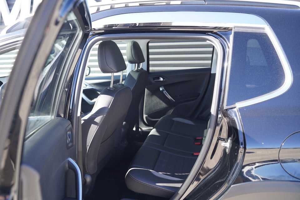 Peugeot 2008 1,2 PureTech 130 Allure Sky 5d