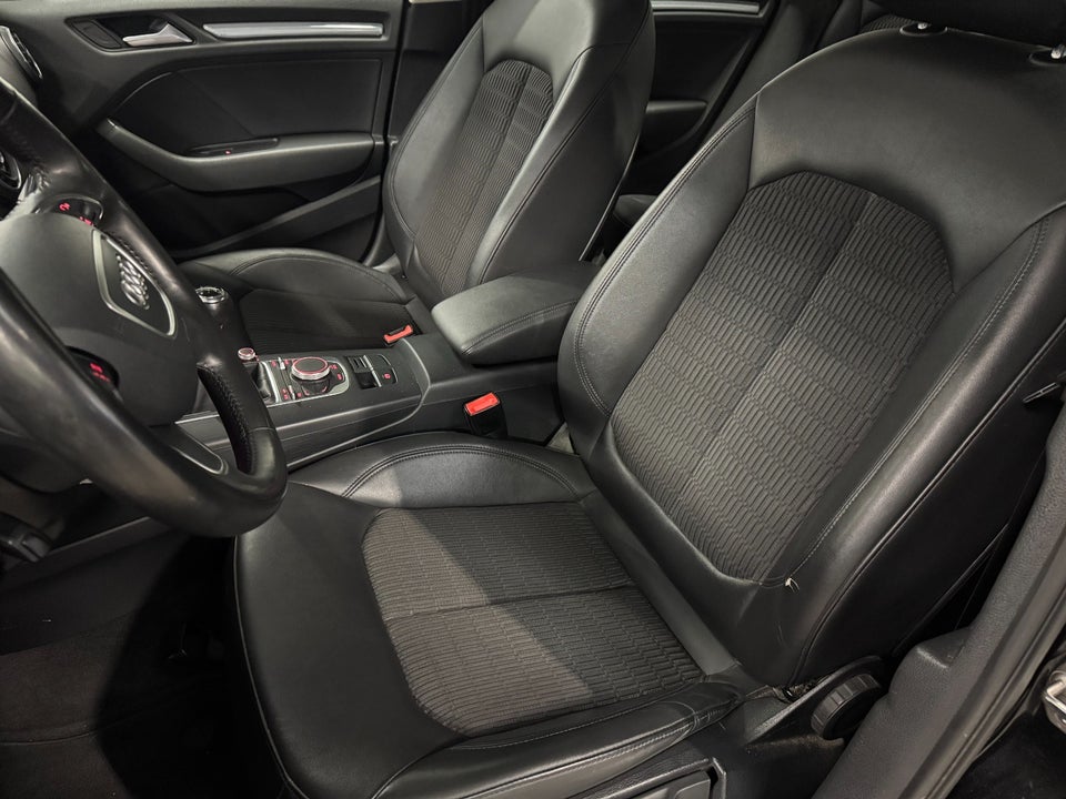 Audi A3 1,4 TFSi 140 Ambiente Sportback 5d