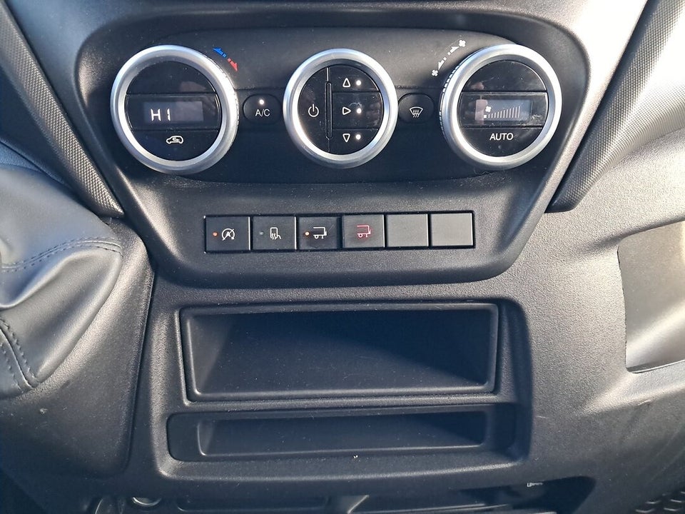 Iveco Daily 2,3 35S16 4100mm Box m/lift AG8